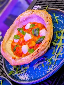 Pizza mit Mozzarella